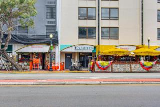 2 Blocks to Shore! Chic South Beach Studio - 7