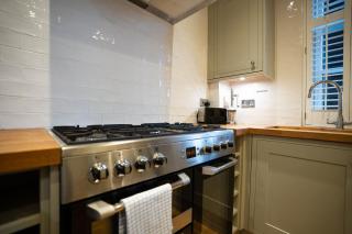 Luxury Victorian Flat in Cardiff City Centre, Stadium Side Stay - 4