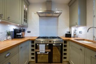 Luxury Victorian Flat in Cardiff City Centre, Stadium Side Stay - 1