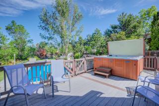 Deep Blue Spacious Escape w Hot Tub & Playground - 0