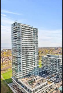 Lakeshore Loft with waterviews 10 mins to BMO field - 2