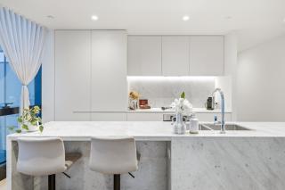 Panoramic City & Bay Views and Free Parking - 3