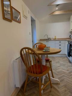 Mini Treacle Cottage - 2