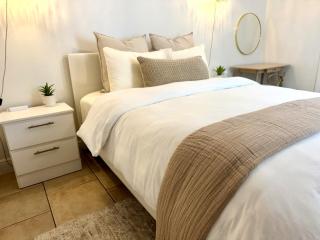 Private Guest Suite Near Hard Rock, Airport & Cruise Port - 8