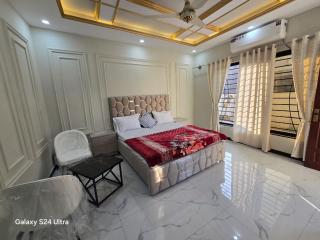 White Guest House - 3