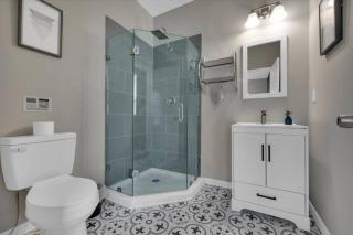 Spacious mid-century modern 3bed house - 7