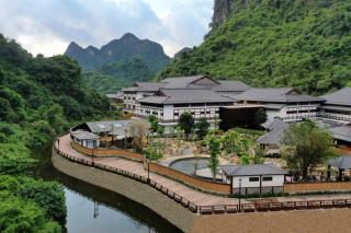 Hilton Quang Hanh Onsen Resort - 5