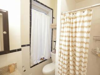 The Heights Haven, Spacious 5BR Townhouse with Patio - 5