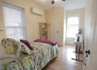 The Heights Haven, Spacious 5BR Townhouse with Patio - 3