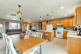 Hike, Fish and Golf! Pet-Friendly Home in Choteau - 3