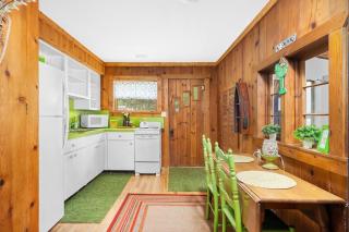 Willow Tree Cottage: Waterfront on Suttons Bay - 4