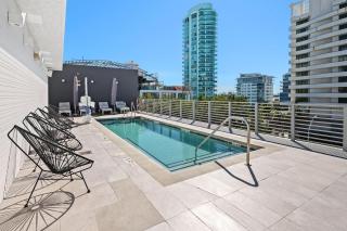 6080 Collins ave - Apartment Across the street to the beach - 8