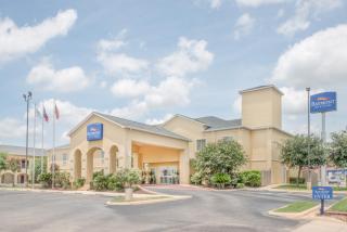 Baymont by Wyndham Pearsall - Pearsall - 1