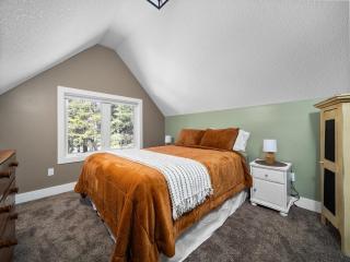 Whispering Pines Cottage on Bass Lake - 5