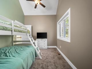 Whispering Pines Cottage on Bass Lake - 3