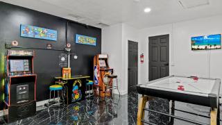 Hoop Splash House by AvantStay Game Room Pool Firepit Minutes to Las Olas - 4