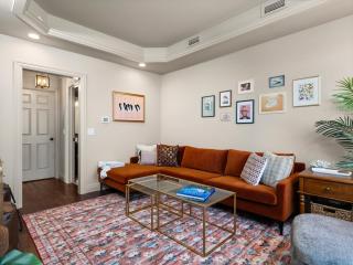 Urban Stay By The Bay: Downtown Pet-Friendly Home - 8