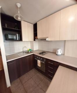 Pool - Wifi - In front of the L5 subway - 3