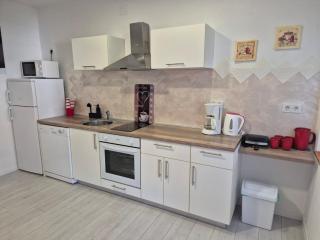 Apartments R and E - 6