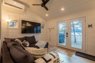 Waterfront, Four Season Cottage in the Woods, WiFi - 9