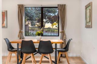 big 5 bedrooms house with Prime location - 6