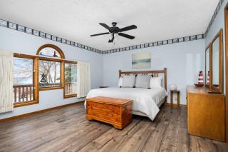 The M22 House - Panoramic Views of West Bay! - 2
