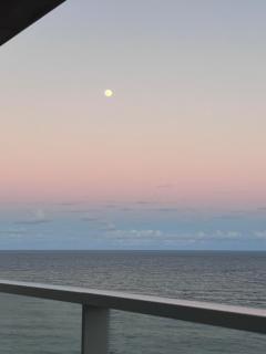 Apartamento com varanda e ótima vista para o mar - 9