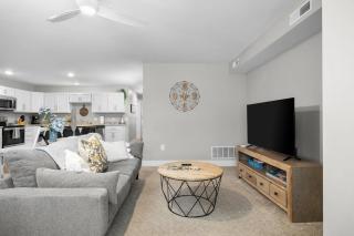 TC Parkside H: Charming 2BR Retreat - 9