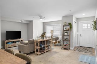 TC Parkside H: Charming 2BR Retreat - 8