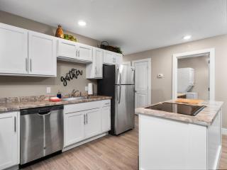 TC Parkside G: Spacious 2BR Condo - 8