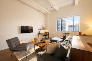 Westown Studio Apt Near Fiserv, Baird, and Theater District - 9