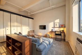 Westown Studio Apt Near Fiserv, Baird, and Theater District - 8