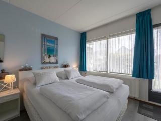 Beachside Bliss in Callantsoog - 8