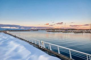 East Side Design: Luxury Condo with 10 Rooftop Hot - 9