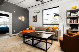 East Side Design: Luxury Condo with 10 Rooftop Hot - 8