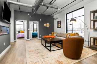 East Side Design: Luxury Condo with 10 Rooftop Hot - 4