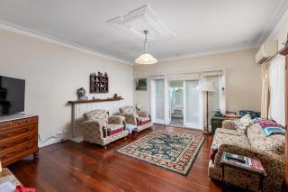 Albert Road Cottage - late art deco 3 bedroom house and caravan - 6