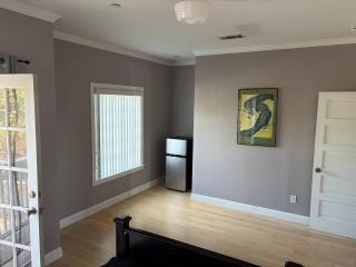 Large Private Room with Balcony - Mini Mansion - 2