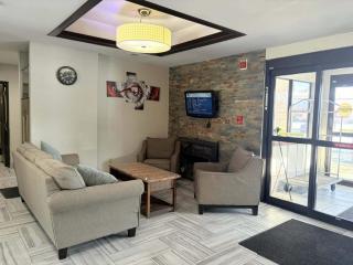 AmericInn by Wyndham Holland MI - 6