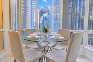 Bright 2 Bedroom Condo in Coal Harbour with City Views - 4