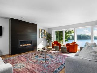 Beach House - Lakefront with a Hot Tub! - 8
