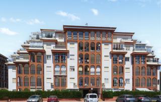 Gorgeous Apartment In Torrevieja - 1