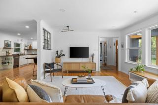 Bayside Bungalow: West Bay Views Minutes to TC - 0