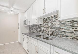 Private Rooms Downtown Central Edmonton Condo Non Smoking - 7