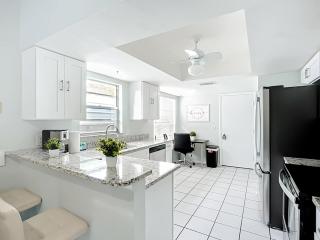 Bradenton Paradise 4BR 2BA POOL Mini Putt - 5