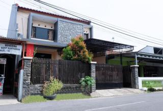 Homely Guest House Tegal - 3