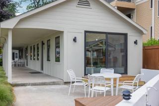 Newly Remodeled Bayview Cabin 6! - 4
