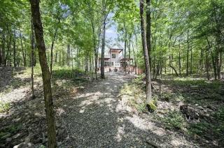 Luxury Cabin with Hot Tub, Games & Creek Views - 3