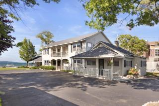 Sandbar Cottage 4 Lakefront 1BR cottage with kitchen, patio, A/C, and parking. - 7