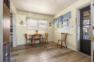 Sandbar Cottage 4 Lakefront 1BR cottage with kitchen, patio, A/C, and parking. - 2